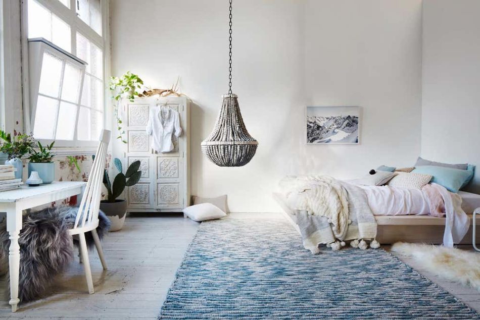 klaylife Sash chandelier in a bedroom