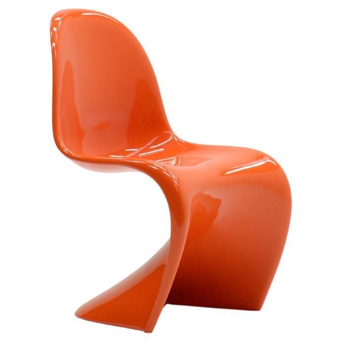  Its curvaceous design and bright color endow Verner Panton’s Panton chair with a vibrant pop of mid-century flair.