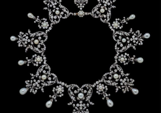 Pearls Provide Drama at an Exhibition in Paris