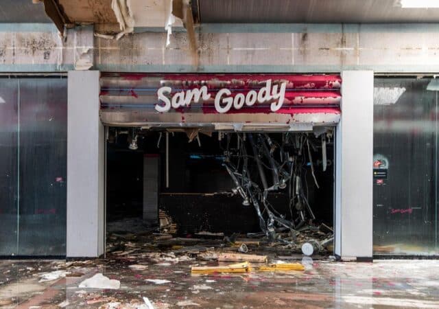 In Pictures: The Death of a Mall in New Jersey