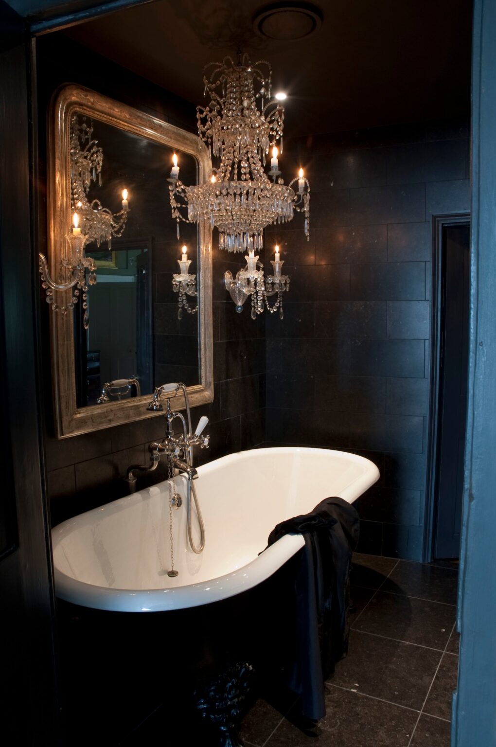 32 Bathrooms with Luxurious Tubs The Study