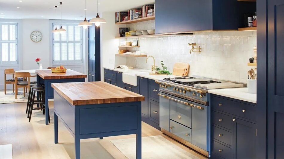 For a professional chef’s Brooklyn brownstone, designer Hadley Wiggins turned an entire floor into a showstopping blue-and-white kitchen.